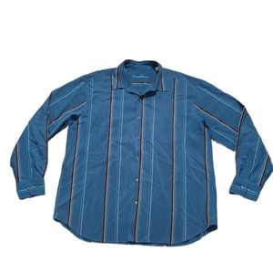 Tommy Bahamas men's button down shirt.     T32